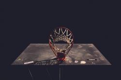 蒂姆迎来十五赛季出色发挥，勇士观众热烈欢呼！再创辉煌时刻